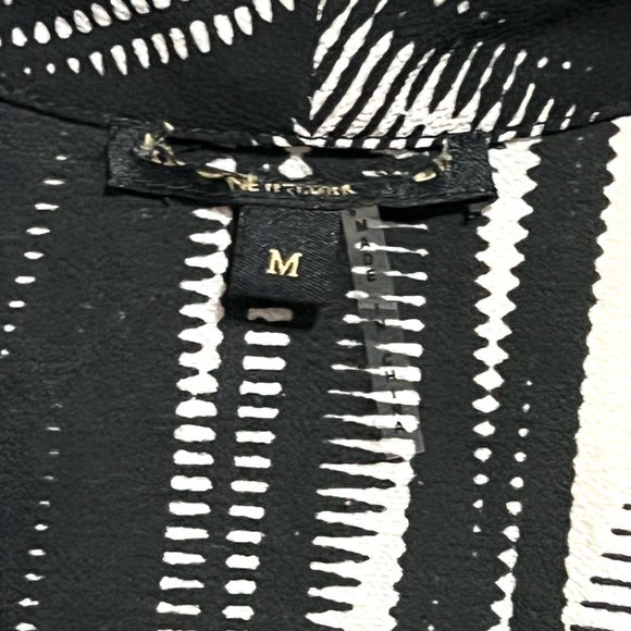 Short Sleeve Black & Cream Patterned Blouse - Size Medium - Picture 2 of 3